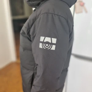 Sail racing - Provad bara köpt i december. Skick är nytt.  Vinterjacka köpt i butik för 3699kr