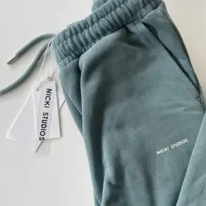 Nicki Studios Sweatpants Jeans Byxor