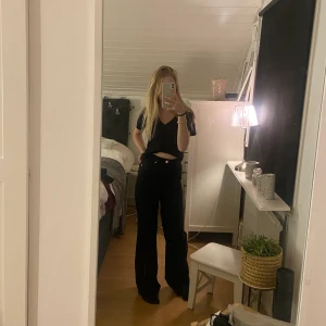 Raka byxor hm svarta storlek xs - Aldrig använt tyvärr för långa för mig 