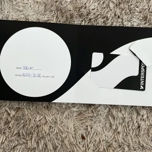 Intersport presentkort  - Presentkort på Intersport 300kr  Inköpt igår och gäller i 3 år.  Säljes för 300kr då jag vill byta ut presentkortet mot pengar  Endast swish  Gratis frakt men kunde inte lägga ut annonsen utan att behöva fylla i det iallfall jättekonstigt 😫 
