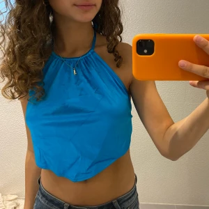 Fintopp  - En snygg festtopp från Zalando. 