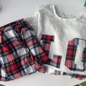 Pyjamas sätt  - Super gulligt pyjamas sätt! Använt fåtal gånger❤️