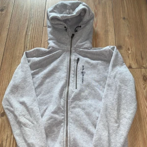 Sail Racing Tröja - Säljer min äkta Sail Racing Tröja. Den är i storlek S. Nypris kostar 1000! Köparen står för frakt😄