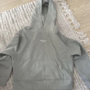 Arigato hoodie - Använd nån gång som ny. Frakt ingår inte 