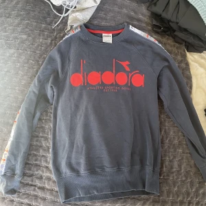 Vintage Tröja - Riktigt snygg Diadora sweatshirt. Storlek S.