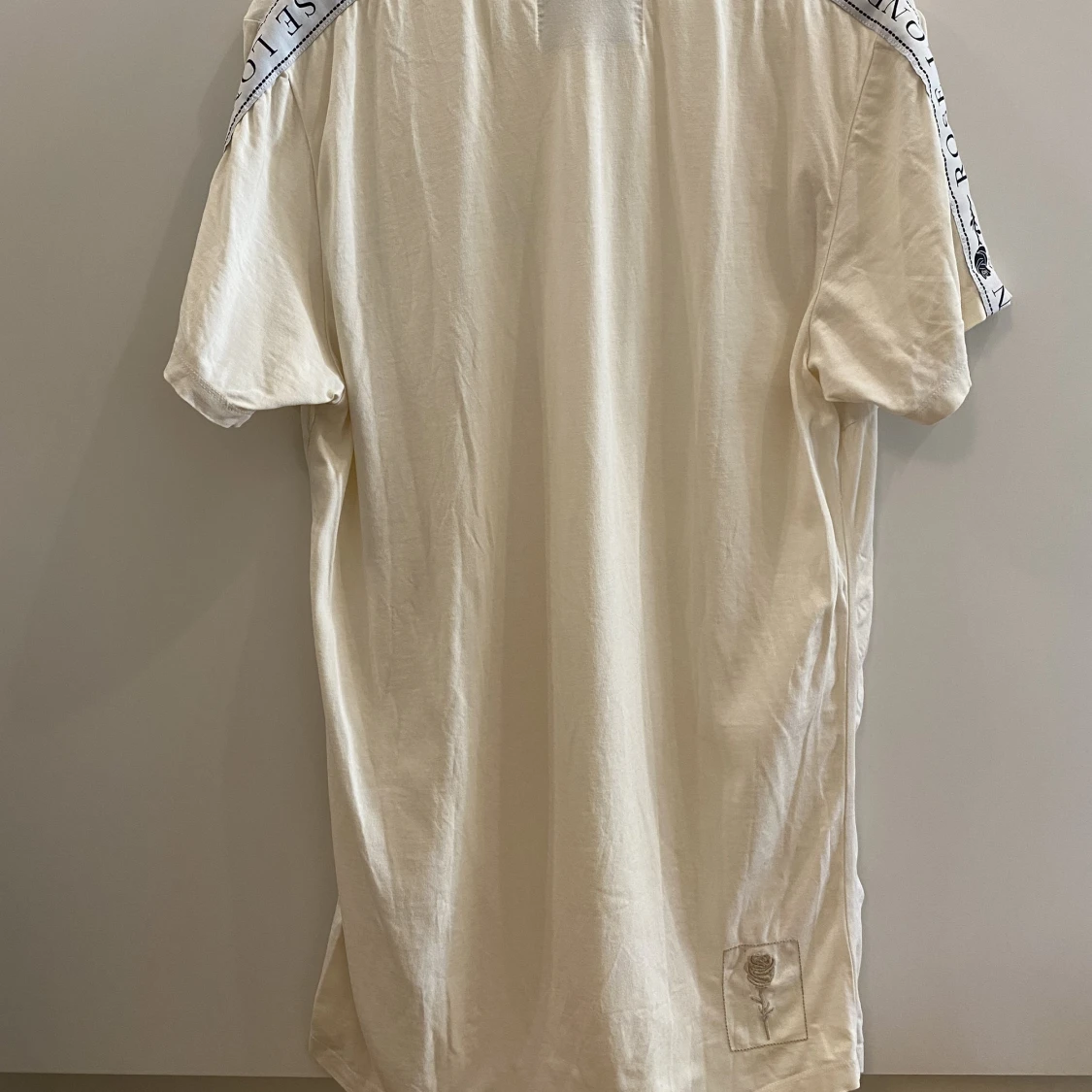 Beige T-shirt med tryck i strl M - 91