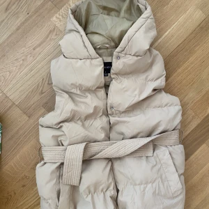 Väst - Storlek 8/36