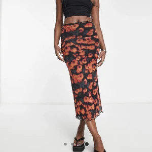 Kjol - Säljer nu denna ascoola kjolen, går bra att använda ”köp nu” funktionen☺️☺️