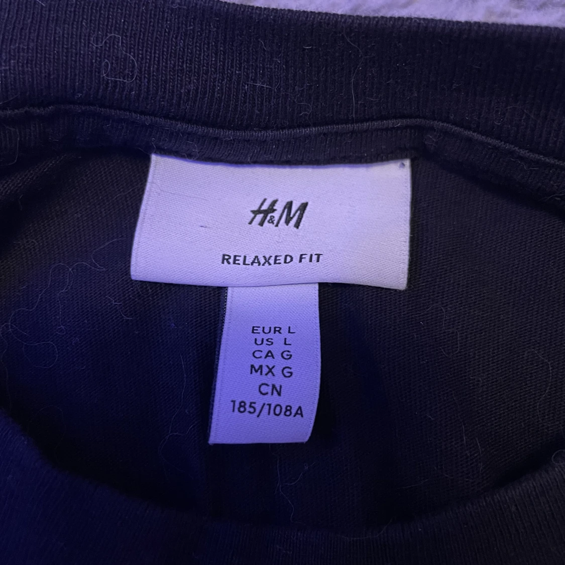 Svart T-shirt med tryck - 91