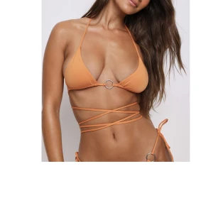 Bikini Na-kd strl S - Överdel S underdel M, passat bra på mig med S överlag och b kupa. Använd Max 3 ggr och tvättat såklart 