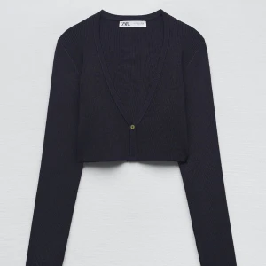 Zara kofta 💕 - Supersnygg kofta ifrån zara som endast är använd 1 gång!💕Nypris: 399kr