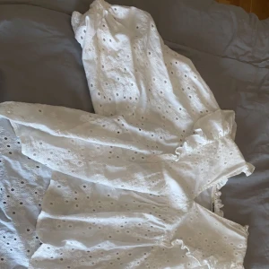 Blus  - Blus ifrån indiska som knappt är använd, nypris 499, trekvartsärmar, liten i storleken så passar S-L