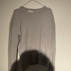 Säljer denna fräscha tröjan, köpte en för mycket, skick 9/10 användt den en gång Nypris 1499kr