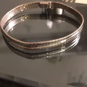 Silver armband i bra skick, skriv för mer info