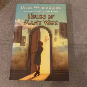 Engelska bok  - Köpte den från USA för 180~ kr och säljer den för 40kr. Kontakta mig om du vill köpa! 