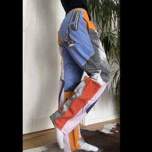 Sweet sktbs byxor - Skitcoola och unika byxor från Sweet sktbs!! Sprättade och sydda nertill för att få lite mer längd på dom❤️‍🔥