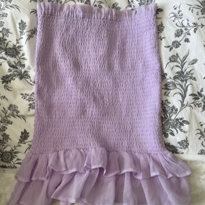 BikBok kjol - Säljer en lila kjol från BikBok. Strl S