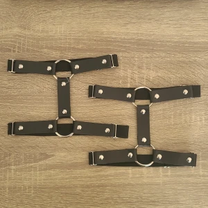 Accessoarer🖤 -  Accessoarer❤️‍🔥 Som är super snygga och passar till allt o alla. Även till alla passformer och storlekar😊👍🏻Till Xs, S, M, L:)