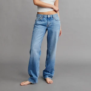 Straight Jeans  - Jeans från Gina Tricot i modellen low straight. Helt oanvända😋