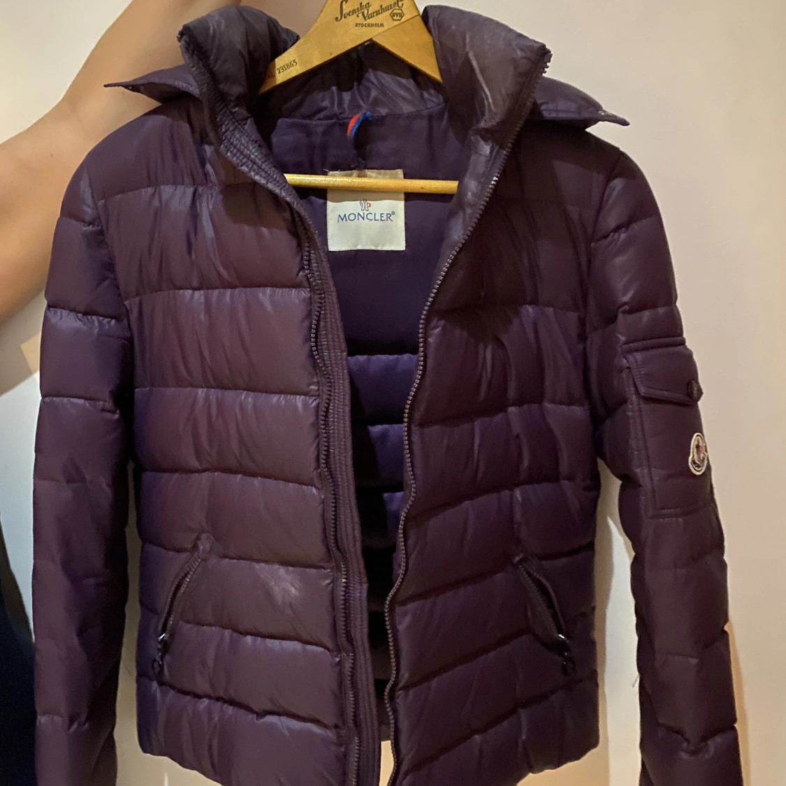 Fejk moncler jacka lilla