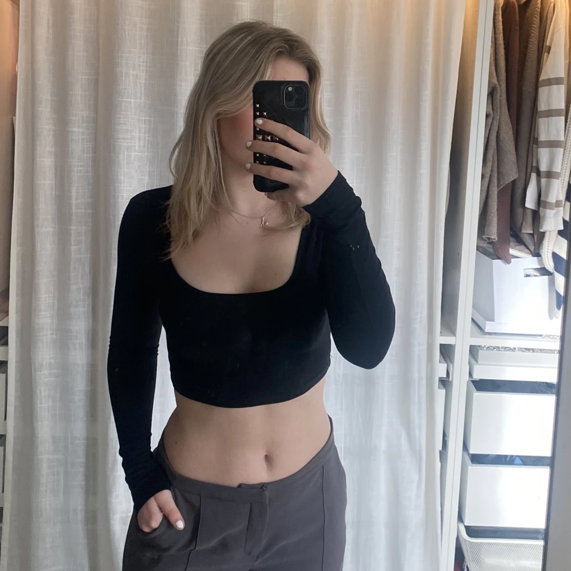 Svart u-ringad tröja - 90