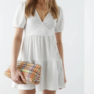 Sommarklänning Gina - Jättefin och använd 1 gång! kan skicka fler bilder senare!