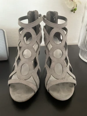 Klackskor Early 2000s - Klassiska tidigt 2000 tal klackskor