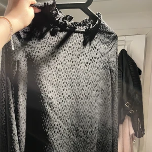 Tröja - Jättefin blus från Zalando, jättebra skick😍