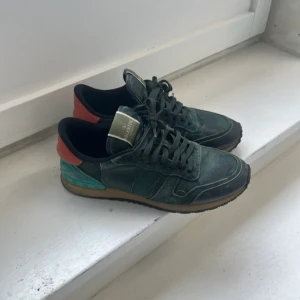  valentino skor  - Exklusiva valentino skor som inte finns i butik längre Storlek 42 passar t 43. Köptes från affär för 6799kr