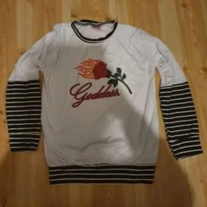 Happy Monday Tröja - Oversize storlek M, använd ca 3ggr. Bra skick.