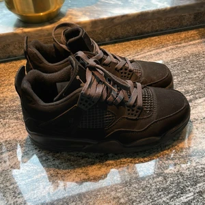 Jordan 4 blackcats - jordan 4 black cats köpta på plick  knappt använda
