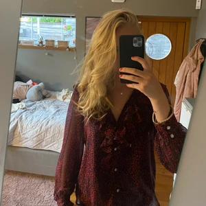 Blus - FÖRSR TILL KVARN! Säljer min fina blus från zara!