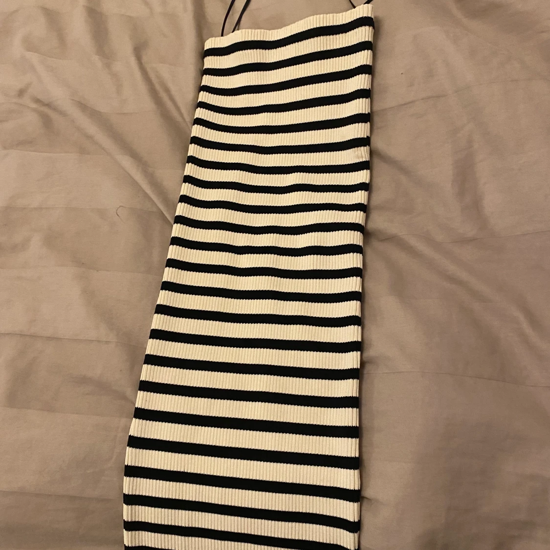 Stickad tubaklänning