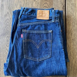 Levi’s Ribcage wide leg 30 - Levis jeans i gott skick. Inga skador, slitage eller liknande. 