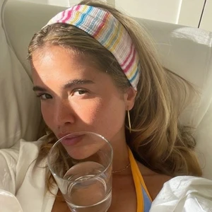 Djerf Avenue hårband 🤍 - Säljer detta helt oanvända så fina hårbandet, har inte kommit till användning eftersom det är för stort för mig 🤍 nypris 399 kronor! 