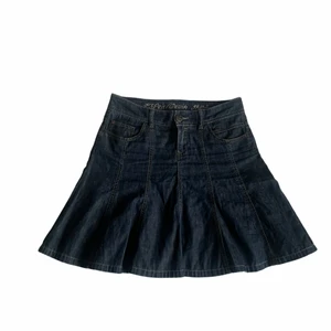 Kort jeanskjol  - Superfin trendig kort jeanskjol från esprit. Mycket bra skick