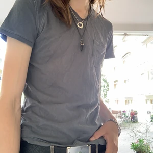 Armani tröja - En skön grå Armani tröja, knappt använd!  Luftig och sitter skönt mot huden, i en stilig ljus grå färg  