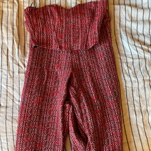 ZARA SET - Säljer nu mitt favorit set från zara som tyvärr inte passar mig längre. Byxorna (M) är tyvärr för stora för mig som är 165, skulle tippa på att dom passar en 175cm. TOPPEN ÄR SÅLD!!!. Köpt för 499💞