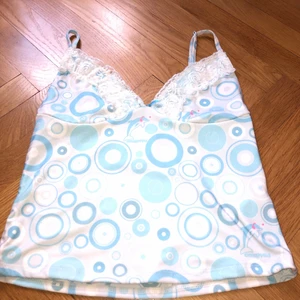 Omighty linne - Linne från Omighty i storlek S men passar också xs. Fint skick/reglerbara axelband. Obs skriv innan du köper, tack!