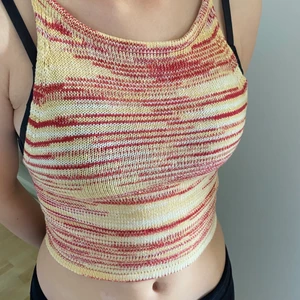 Stickad topp - Stickad topp från SHEIN med snygg knytning där bak