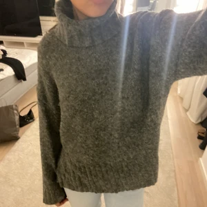 Stickad Tröja Hm - Stickad Tröja från Hm, använd fåtal gånger! ✨