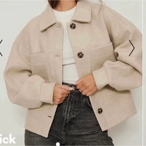 Nakd kappa - Säljer denna helt oanvända jacka med prislapp kvar för 160kr, nypris ligger på 799kr❤️ i storlek 40 