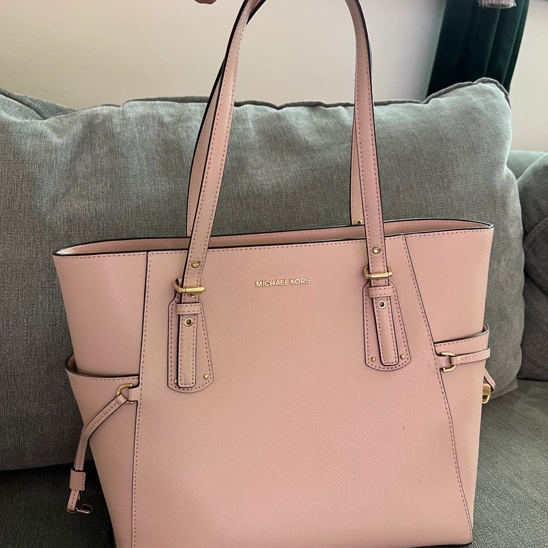 Äkta Michael kors köpt på pondus i Karlstad.  - 90