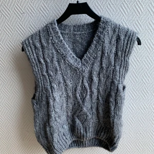 Stickad vest - Stickad vest storlek S