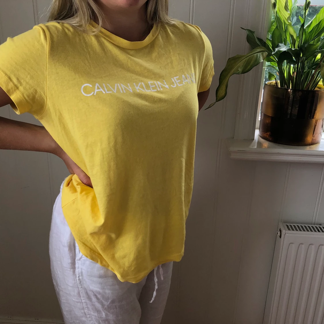 Gul Calvin Klein Jeans t-shirt stl L - 90