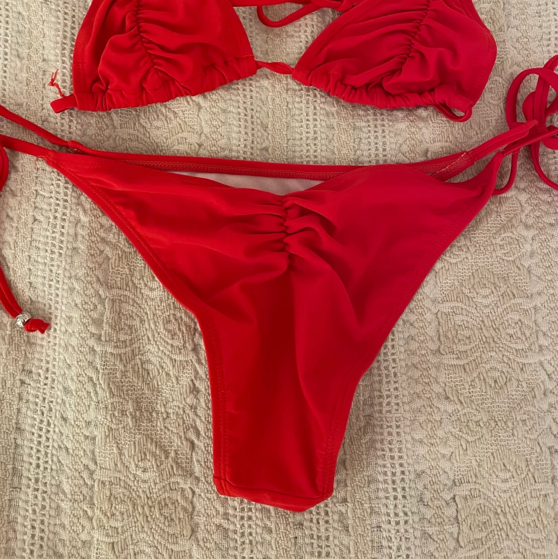 Röd scrunch bikini Nelly - 90