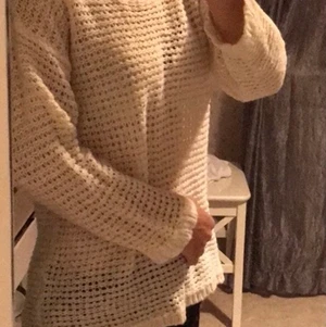 Mysig stickad tröja stl S  - Stickad tröja i stl S (36/38)  Mjuk och gosig och gles i stickningen   Dåligt ljus på första bilden, bild 2 är mer rättvis i färgen  