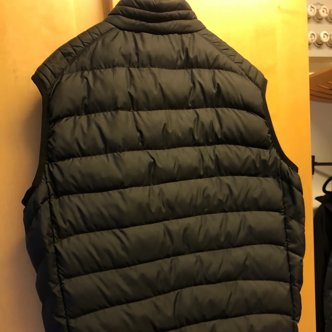Moncler väst i nyskick🖤 - 90