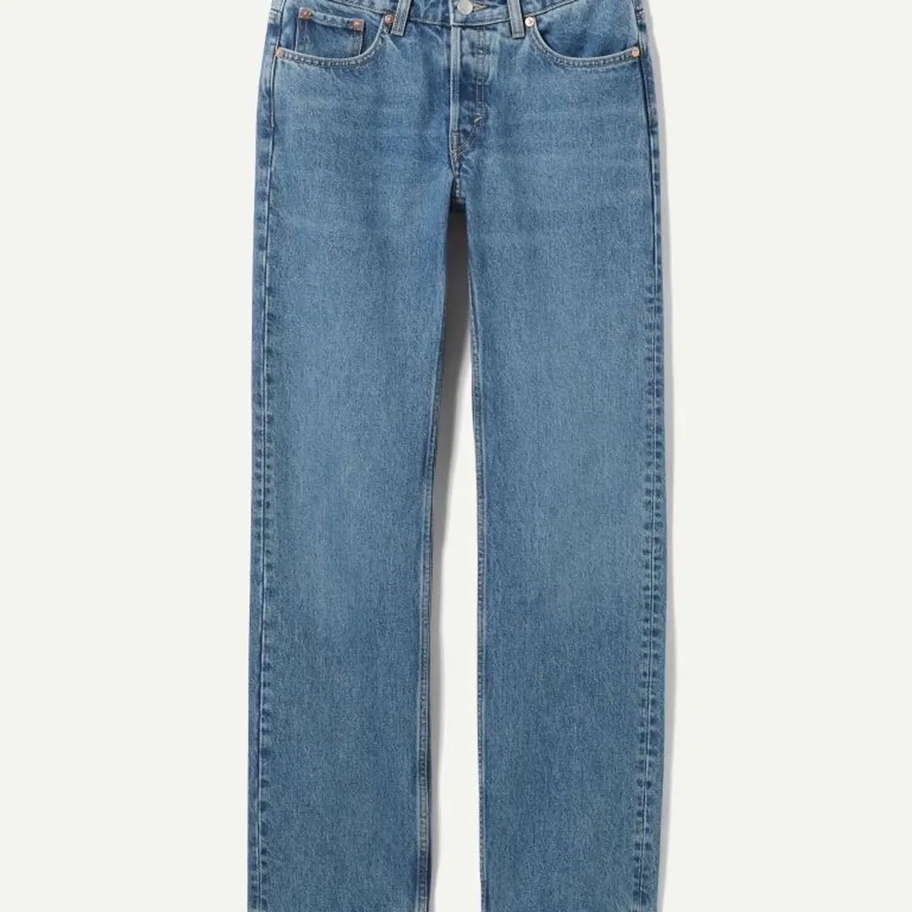 Blå mid jeans från hm. Köpt får 500 säljer för 200. Säljer för dom inte används, i bra skick. . Jeans & Byxor.