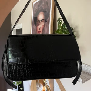 Väska bikbok  - Säljer nu min väska från bikbok som inte används längre. 